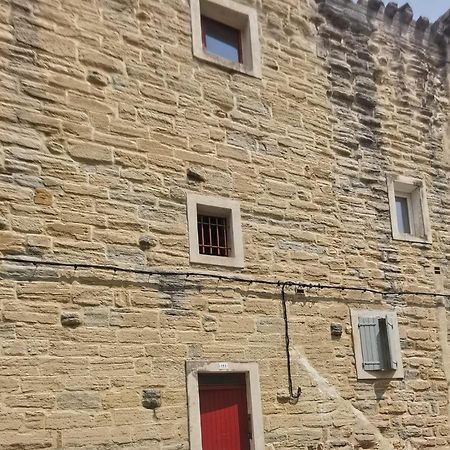 Petit Appart Entier Au Coeur Des Remparts - Netfix Et Connection Fibre Gratuits Carpentras Exterior photo