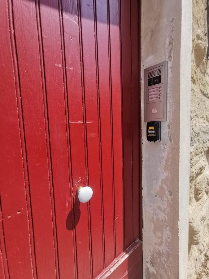 Petit Appart Entier Au Coeur Des Remparts - Netfix Et Connection Fibre Gratuits Carpentras Exterior photo